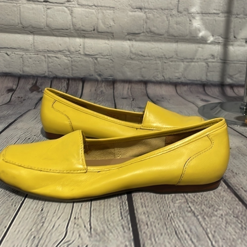 Array lemon yellow leather flats Size 6.5 - Picture 4 of 9